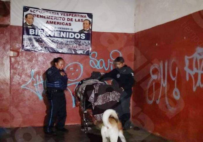Hallan cadáver de indigente dentro de carrito de supermercado en una primaria