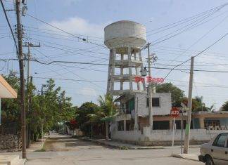 Derrumbarán archi peligrosa torre en Chicxulub puerto