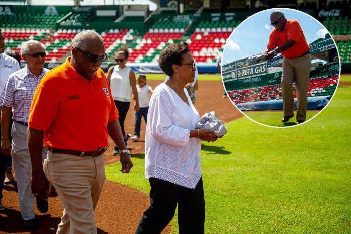 Esparcen las cenizas de Leonel 'El Coronel' en el campo de juego del Kukulcán