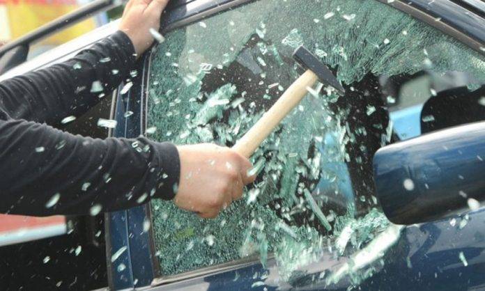 Ratota cae de nuevo al bote; polis lo cachan dando el clásico ‘cristalazo’