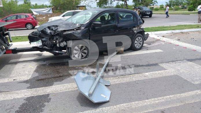 Camioneta mete 'Gol' y provoca aparatoso choque en Ciudad Caucel