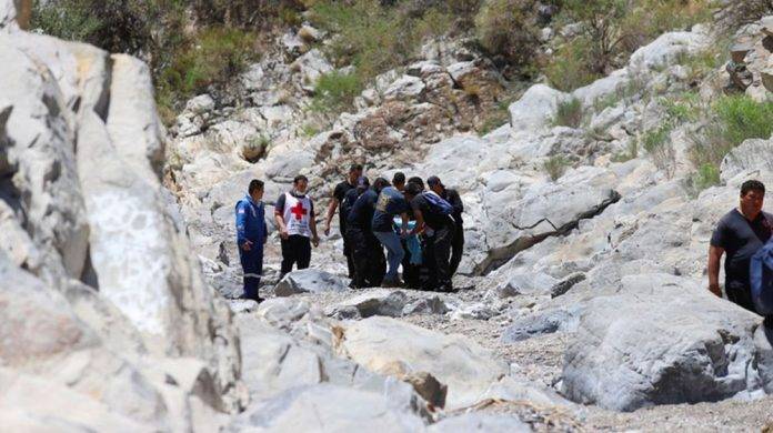 Mueren 8 excursionistas al ser arrastrados por un arroyo