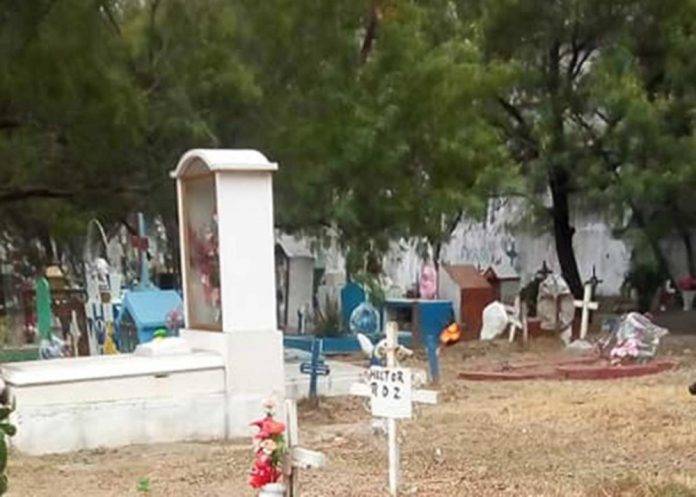 Hallan cadáver de bebé en bolsa dentro de un panteón