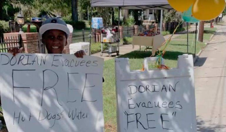 Todos sus ahorros se van en ayudar a víctimas de Dorian’…pero hubo recompensa (video)