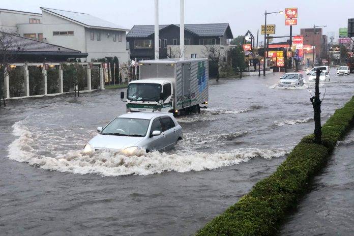Inundación en Japón. Lo más grave es que las cada vez más severas inundaciones terminarán por dejar debajo del agua permanentemente poblados enteros, lo que obligará a migraciones de números sin precedentes y a problemas derivados de ello