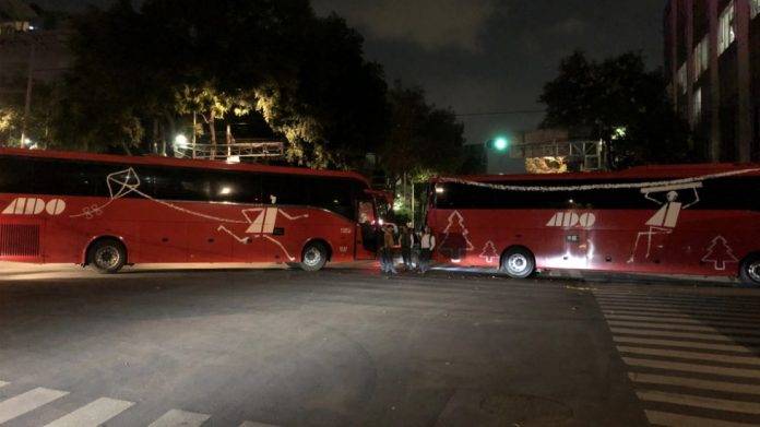 También hubo bloqueos viales