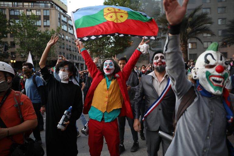 ‘El Joker’ abandera protestas sociales en todo el mundo