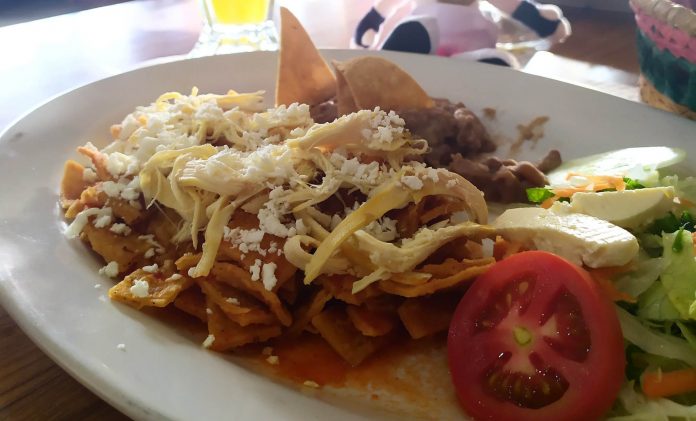 Mucha gente piensa que los chilaquiles son un gran remedio para la cruda, pero esto es más un mito