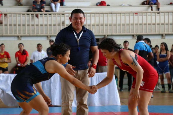 El Complejo Deportivo Kukulcán será sede de las disciplinas de karate y luchas. En la foto, la luchadora yucateca Laura Marrufo, de azul