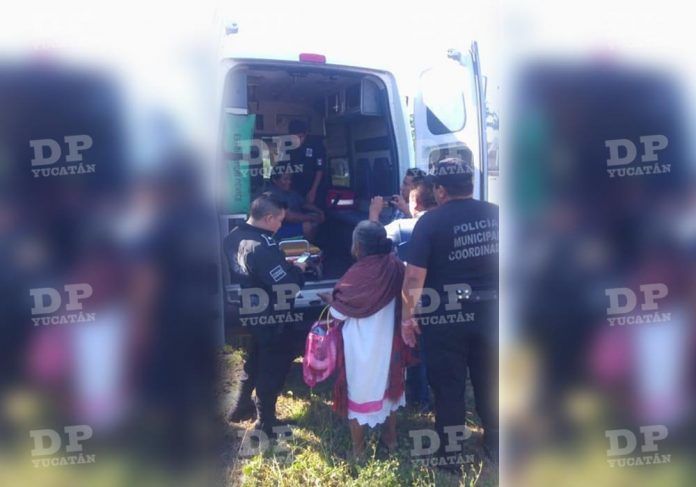 Atención al joven dentro de una ambulancia