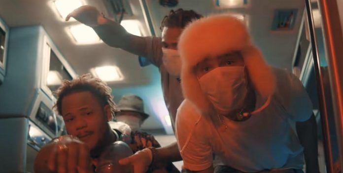 El cantante dominicano Yofrangel en el video de su tema 'Coronavirus'
