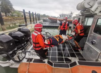Rescata Marina a tripulante de pesquero herido, al noreste de Progreso