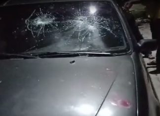 Dramático zamarreo en Motul: destrozan motos y un auto