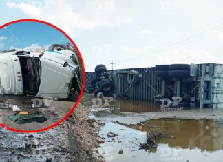 Salada volcadura en la via Río Lagartos-Tizimín; conductor da volantazo y se va de lado