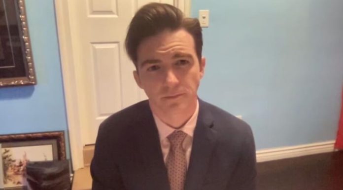 Drake Bell durante su audiencia