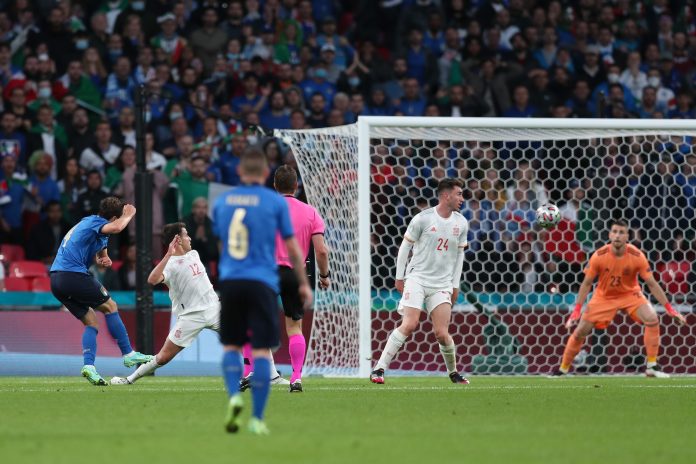 Momento del golazo de Chiesa. Más adelante Morata puso el 1-1 definitivo Momento del golazo de Chiesa. Más adelante Morata puso el 1-1 definitivo