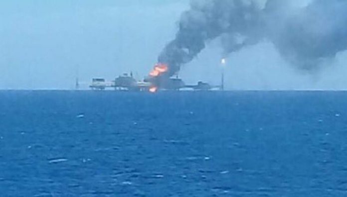 Explosión deja 5 heridos en plataforma de Pemex en sonda de Campeche