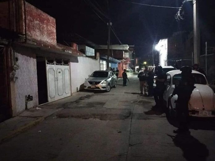 El reporte policíaco señala que sujetos desconocidos amarraron, golpearon y bañaron con gasolina a los tres jóvenes. (Foto: redes sociales)