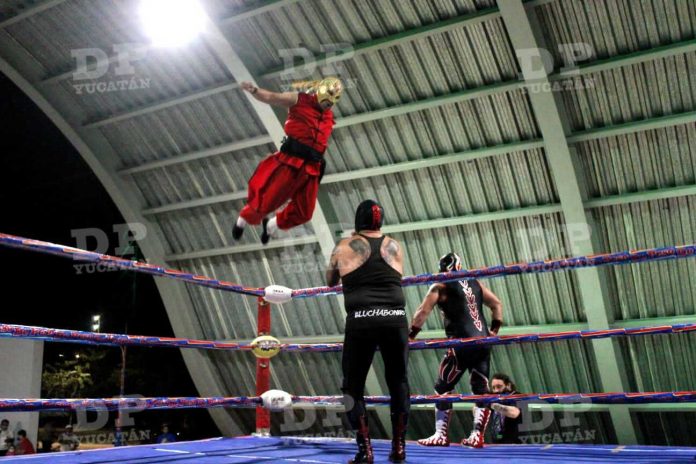 El próximo sábado 26 de marzo habrá más lucha libre en Los Paseos Henequenes, ubicado en el fraccionamiento Francisco de Montejo.
