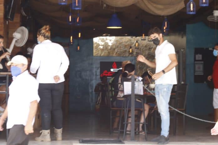 El cada vez menor número contagios, decesos y hospitalizados por Covid en Yucatán permitirá que los comercios y restaurantes ya puedan atender con aforo del 100%.
