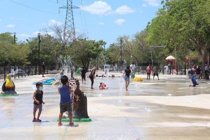 El lugar funciona por medio de un sistema de drenado amigable con el medio ambiente que permite recolectar, filtrar y procesar el agua
