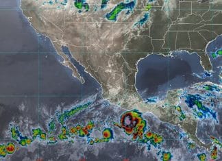 «Agatha» se intensifica y se convierte en huracán categoría 1