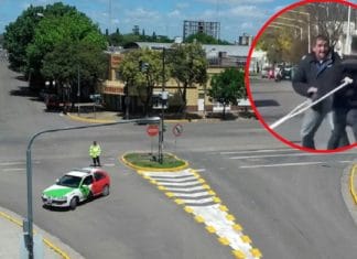 A golpes desenmascaran a mendigo «discapacitado» en la calle (video)