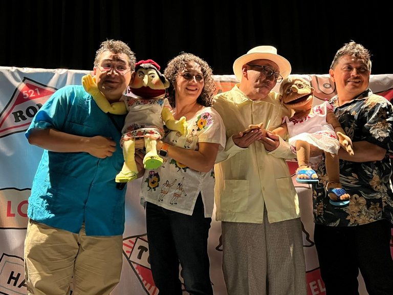 Disfruta de “Yucaturista mundial”, divertida obra con «Cuxum» y personajes de «Titeradas»