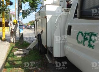 Sufren prolongado apagón en la Canek con Circuito (video) No hay energía eléctrica en la avenida Canek, desde Circuito Colonias hasta el mal llamado Malecón de Pensiones,.