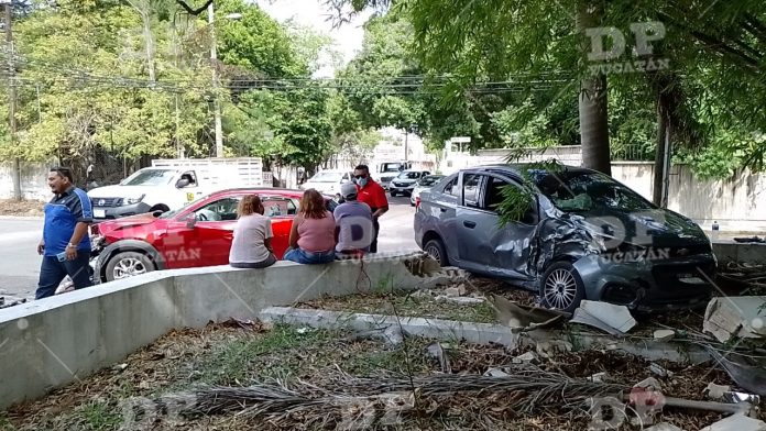 El choque evidentemente fue muy fuerte en Itzimná, pero al menos no dejó personas heridas.