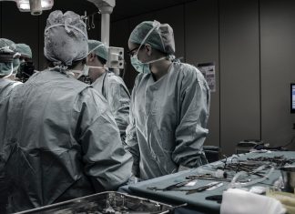 Le operaron el ojo equivocado y quedó irremediablemente ciego