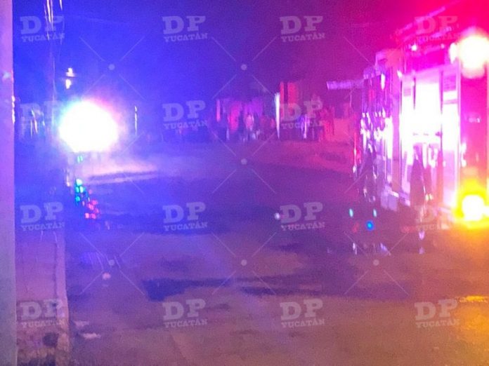 Este viernes por la noche se registró un incendio en la calle 35 por 36 de la colonia Jesús Carranza.
