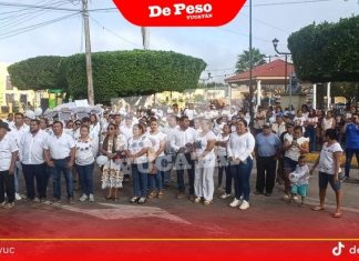 Marchan por la paz en Tekit, tras los terribles sucesos de la semana pasada