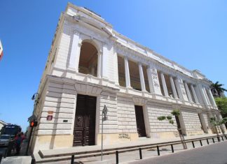 Tardaría más años la restauración del teatro José Peón Contreras