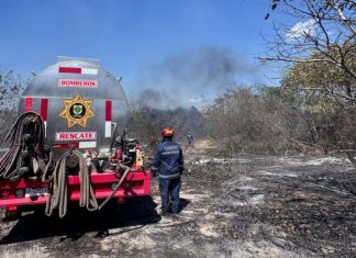 Gran incendio de maleza amenazaba viviendas en comisaría meridana de Susulá