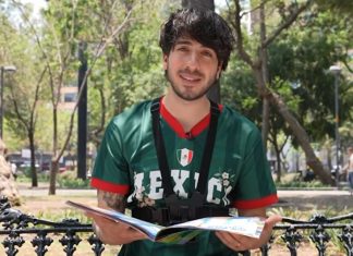 Con solo un peso influencer mexicano llena su album Panini del Mundial (VIDEO)