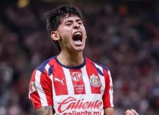 Santi Sandoval, el inesperado héroe de Chivas a quien su mamá aún lleva a entrenar (VIDEO)