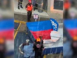 Fallece aplastada por un espectacular durante intensas lluvias en Nuevo Léon (VIDEOS)
