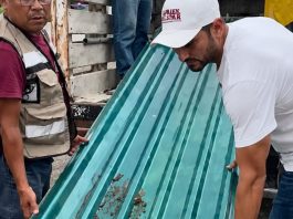 Repartida de láminas a quienes más lo necesitan