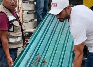 Repartida de láminas a quienes más lo necesitan