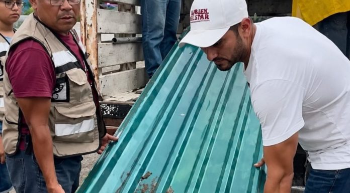 Repartida de láminas a quienes más lo necesitan