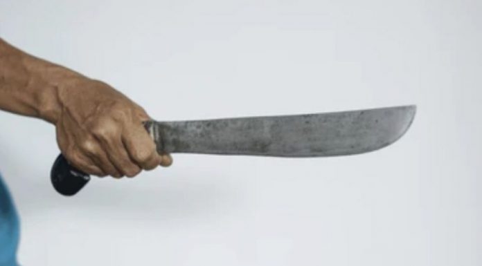 Dejan en prisión a sujeto que amenazó con un machete a su papá en Ticul