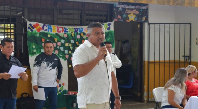 ACUSAN A EDMUNDO NÚÑEZ DE APROVECHARSE DEL CARGO