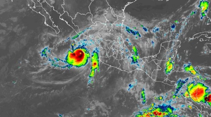 «Simón», cerca de ser categoría 5, se aproxima a costas mexicanas